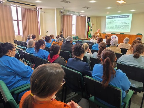 Profissionais do Hospital Santa Terezinha participam de capacitação sobre Biossegurança Hospitalar
